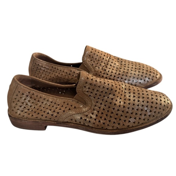 New! Trask Ali Perf in Gold Italian Metallic Suede - Picture 1 of 5